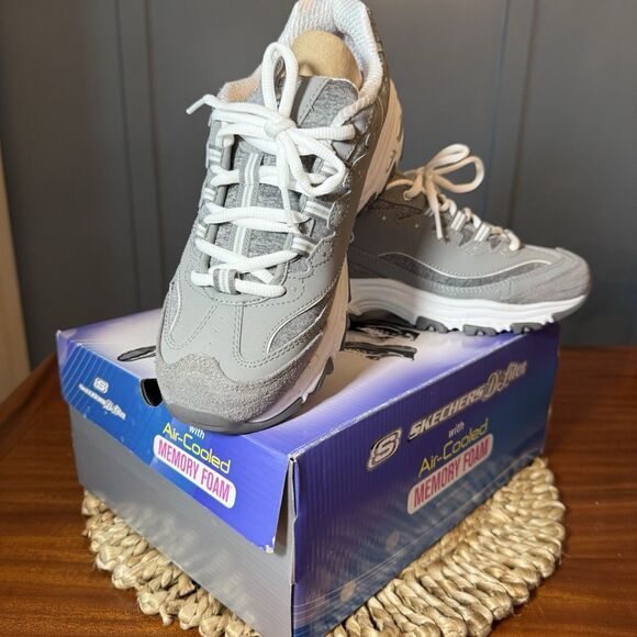Sketchers Sneakers Size 10 Gray and White D'Lites Me Time Memory Foam - Picture 2 of 10